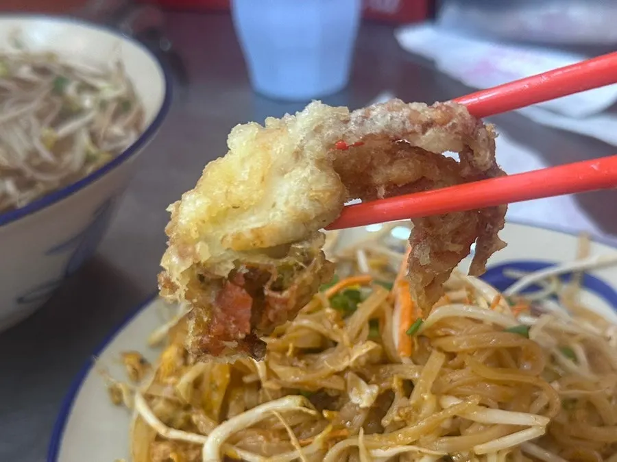 醬汁吸附均勻的海鮮泰式炒河粉