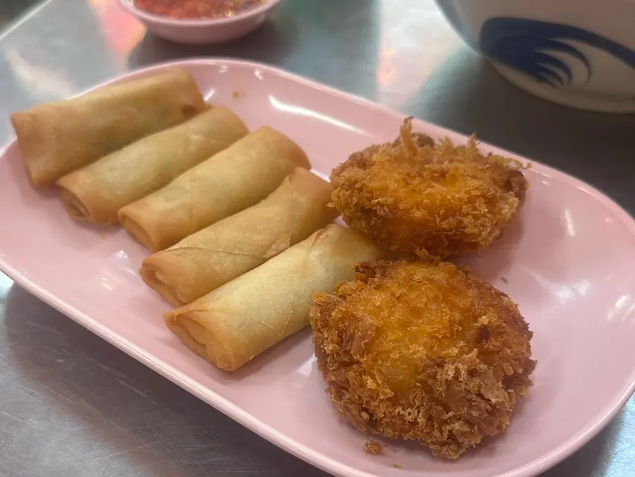 蝦餅與春捲半份拼盤