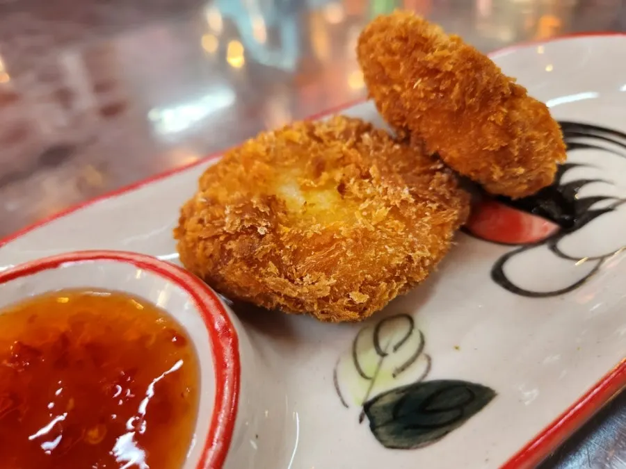 Crispy fried shrimp cakes, tod man goong