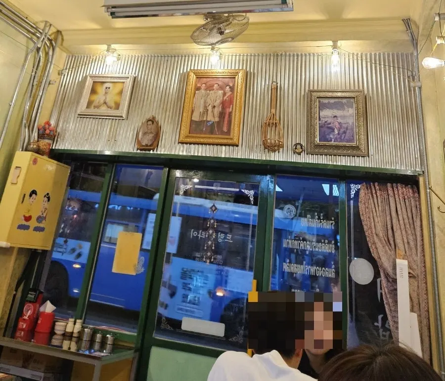 저녁 시간 드렁킨타이 상암점 홀 풍경