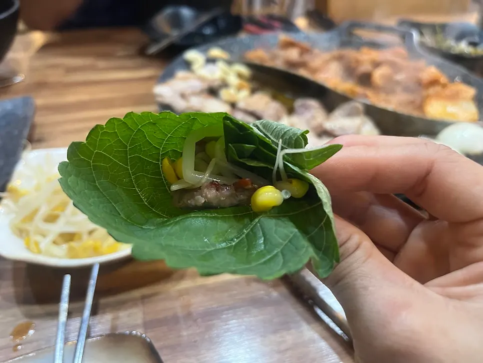 Marinated webfoot octopus eaten with wrap greens