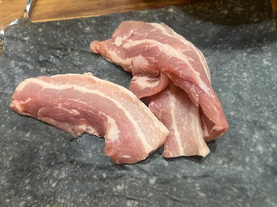 All-you-can-eat fresh pork belly and thin-sliced pork belly