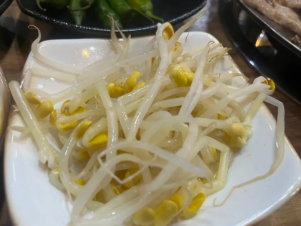 Meat enjoyed with ingredients from the self-service bar