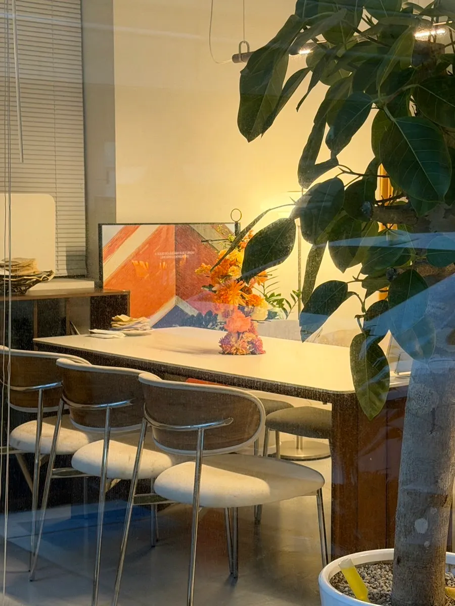 Interior of Dooblock Isu with pretty lighting