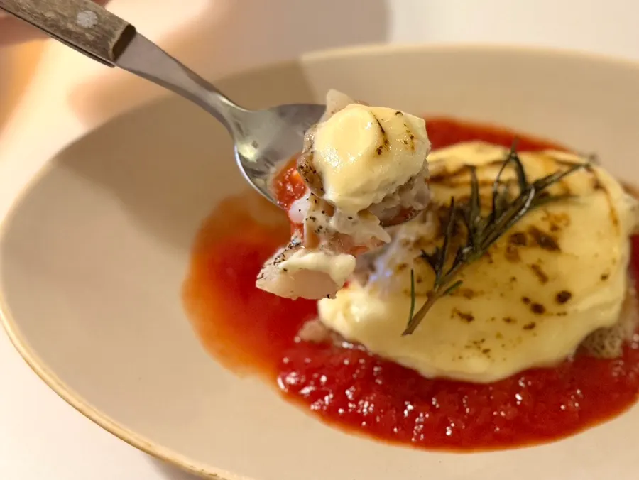 Honey cod topped with honey and aioli sauce