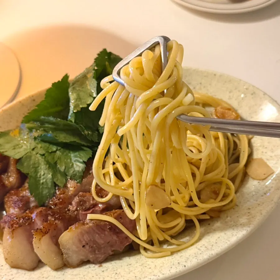 Noodles lifted from the myeoljeot oil pasta