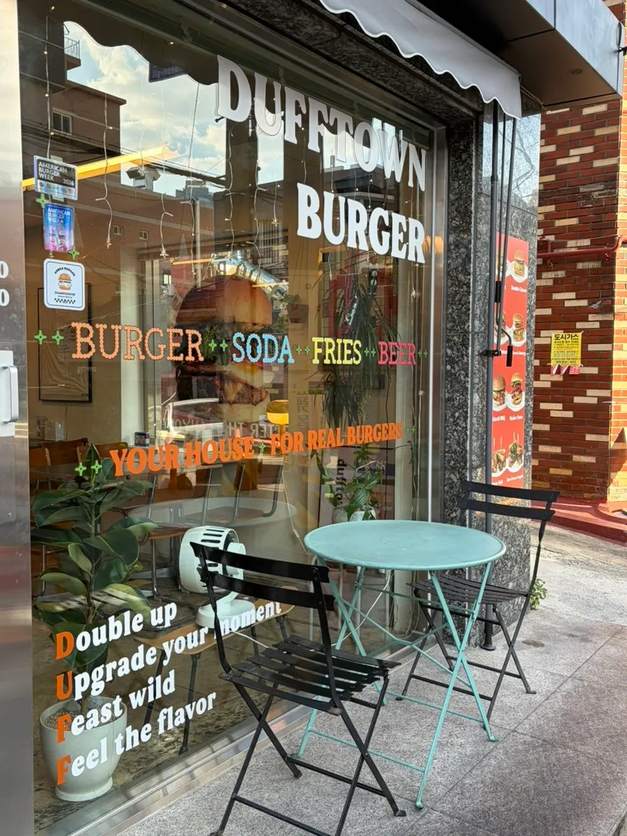 Exterior of Dufftown Burger in a Jeonpo 1-dong alley