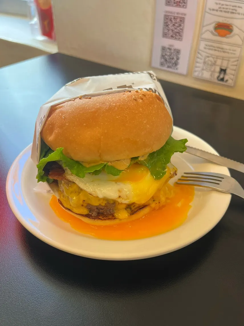 Dufftown & Dancing Burger placed on the table