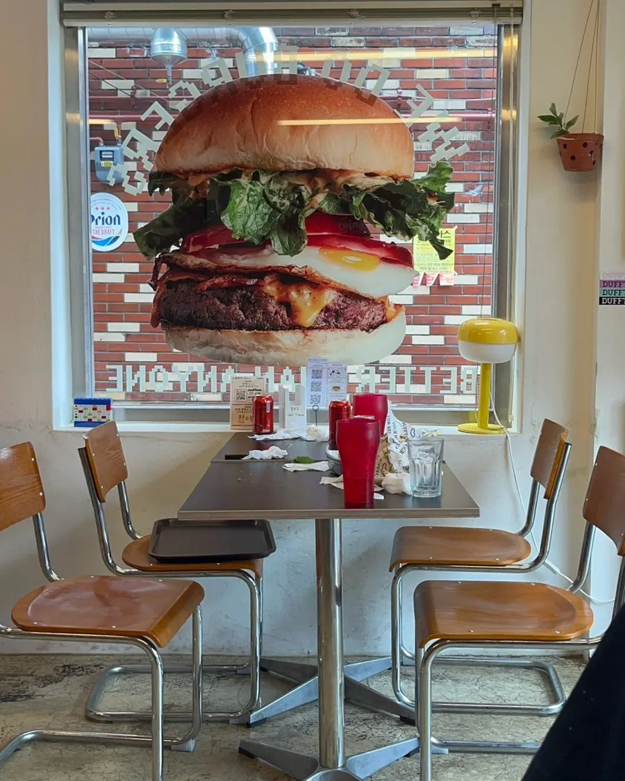 Interior decor of Dufftown Burger Jeonpo Main Branch