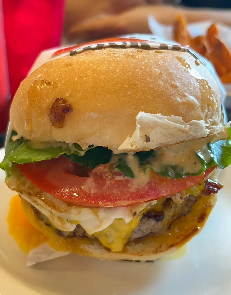 Dufftown & Dancing Burger served with a knife
