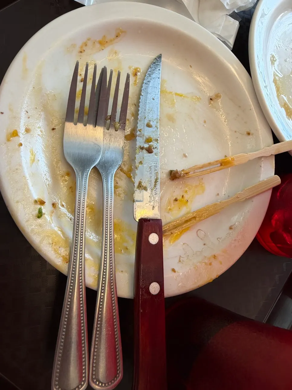 用餐结束后的桌面