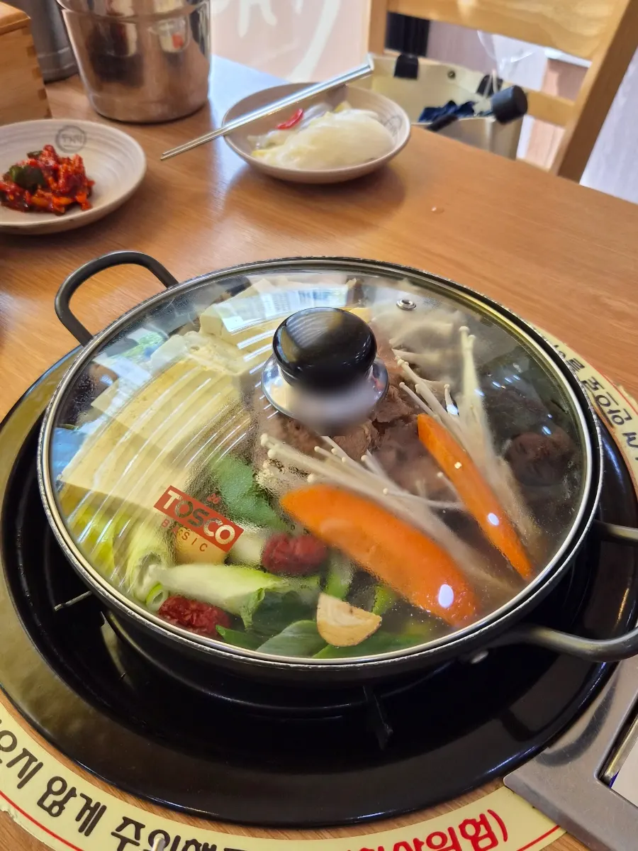Basic table setup for a 2-person teukjeon-gol order