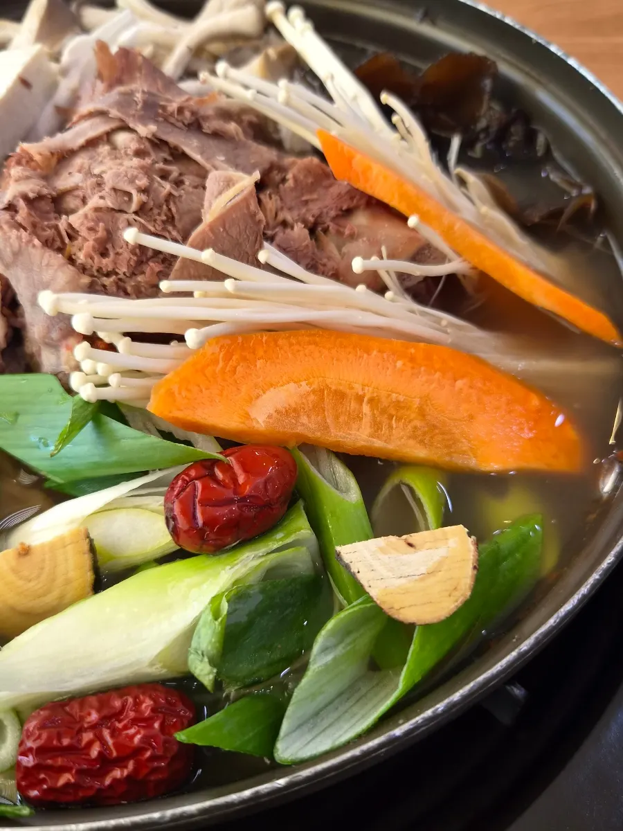 Side servings of shabu-shabu beef and udon noodles