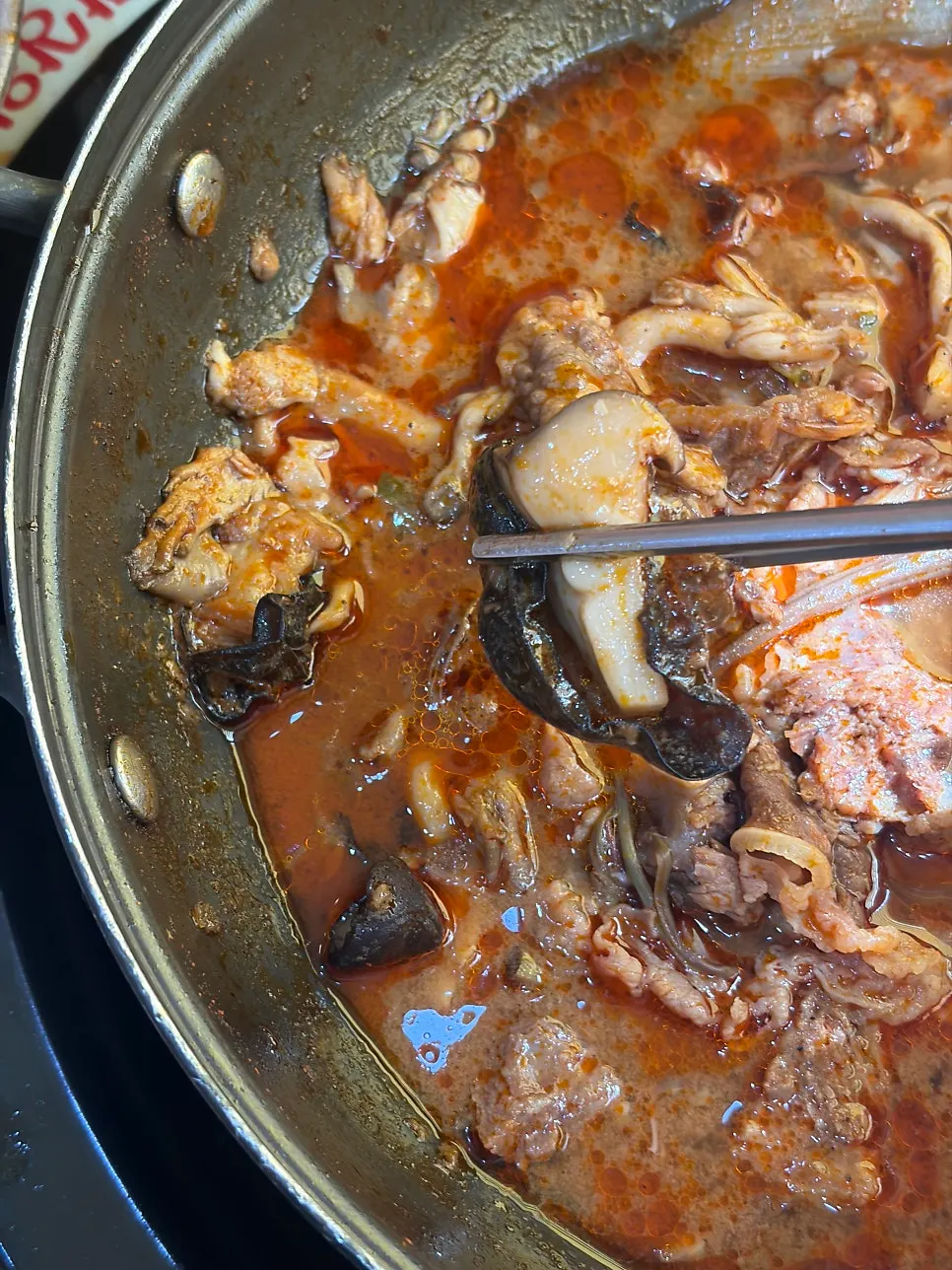 Usinjeongol broth and a bowl of rice