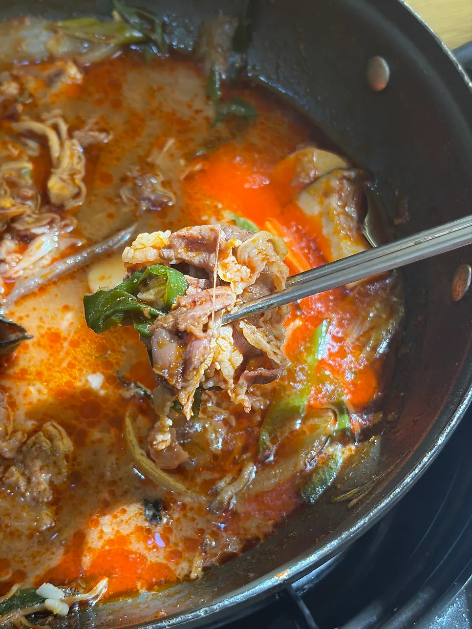 Scooping up beef from the usinjeongol