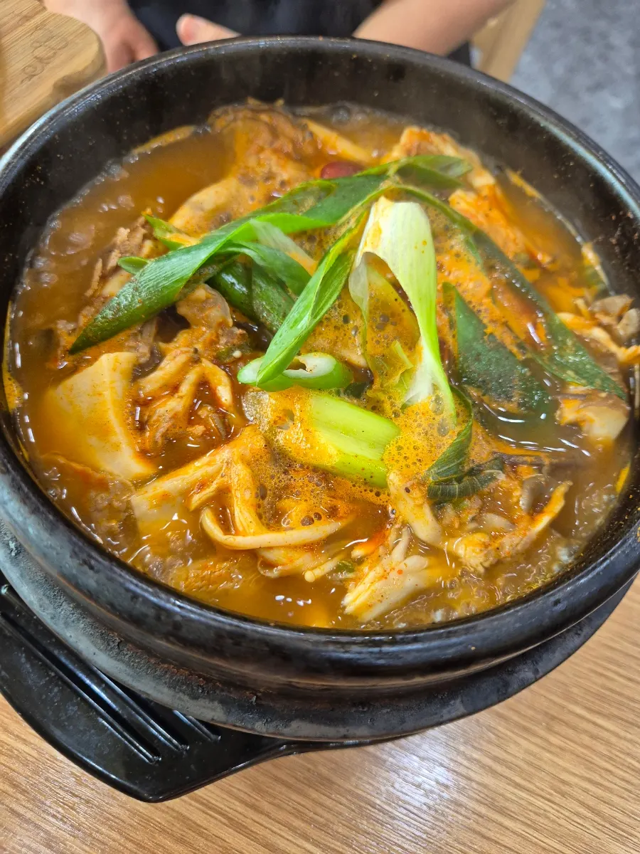 얼큰한 우신탕 국물 한 숟가락