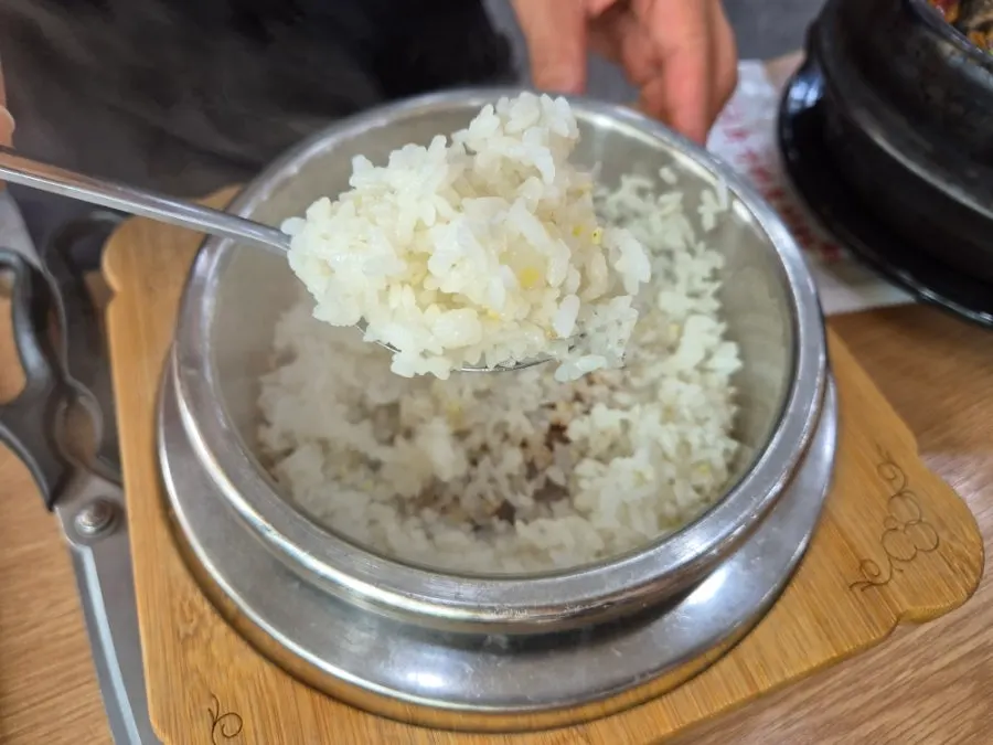 갓 지은 찰솥밥