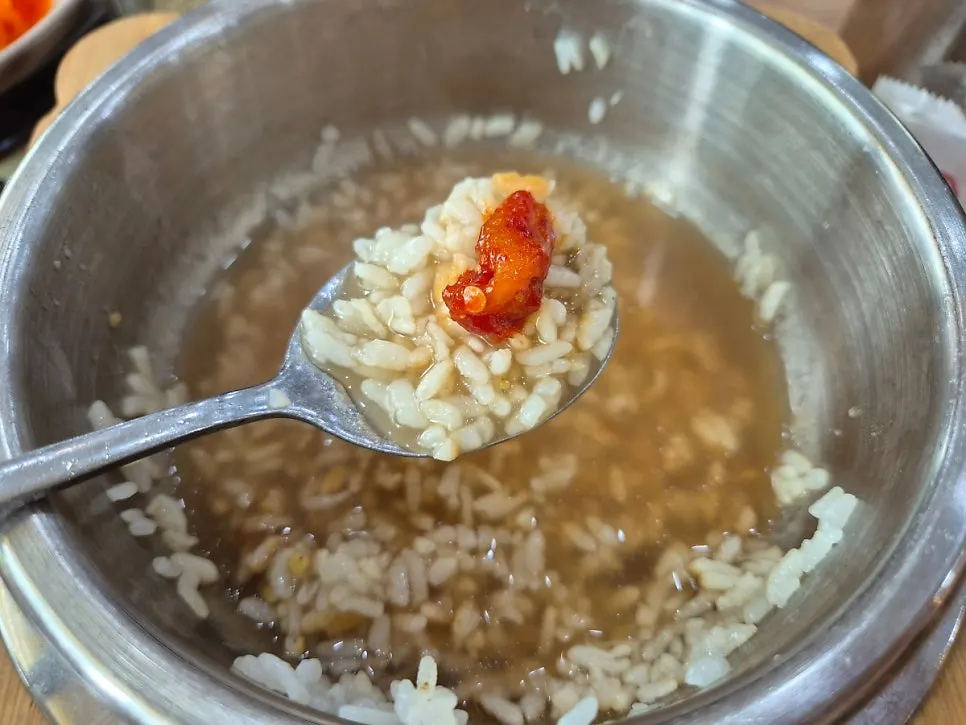 식사를 마무리한 두거리우신탕 테이블