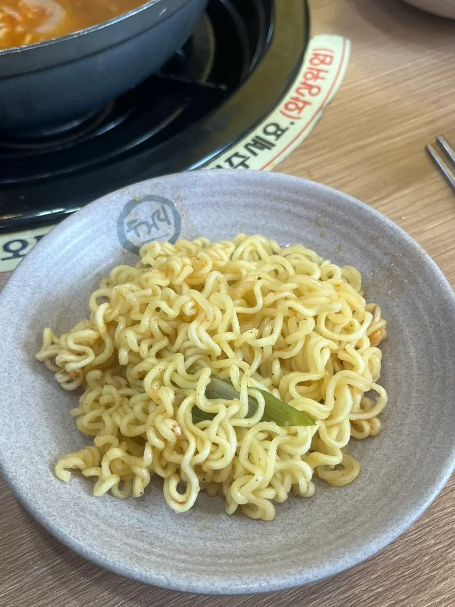 Usinjeongol with ramyeon noodles added