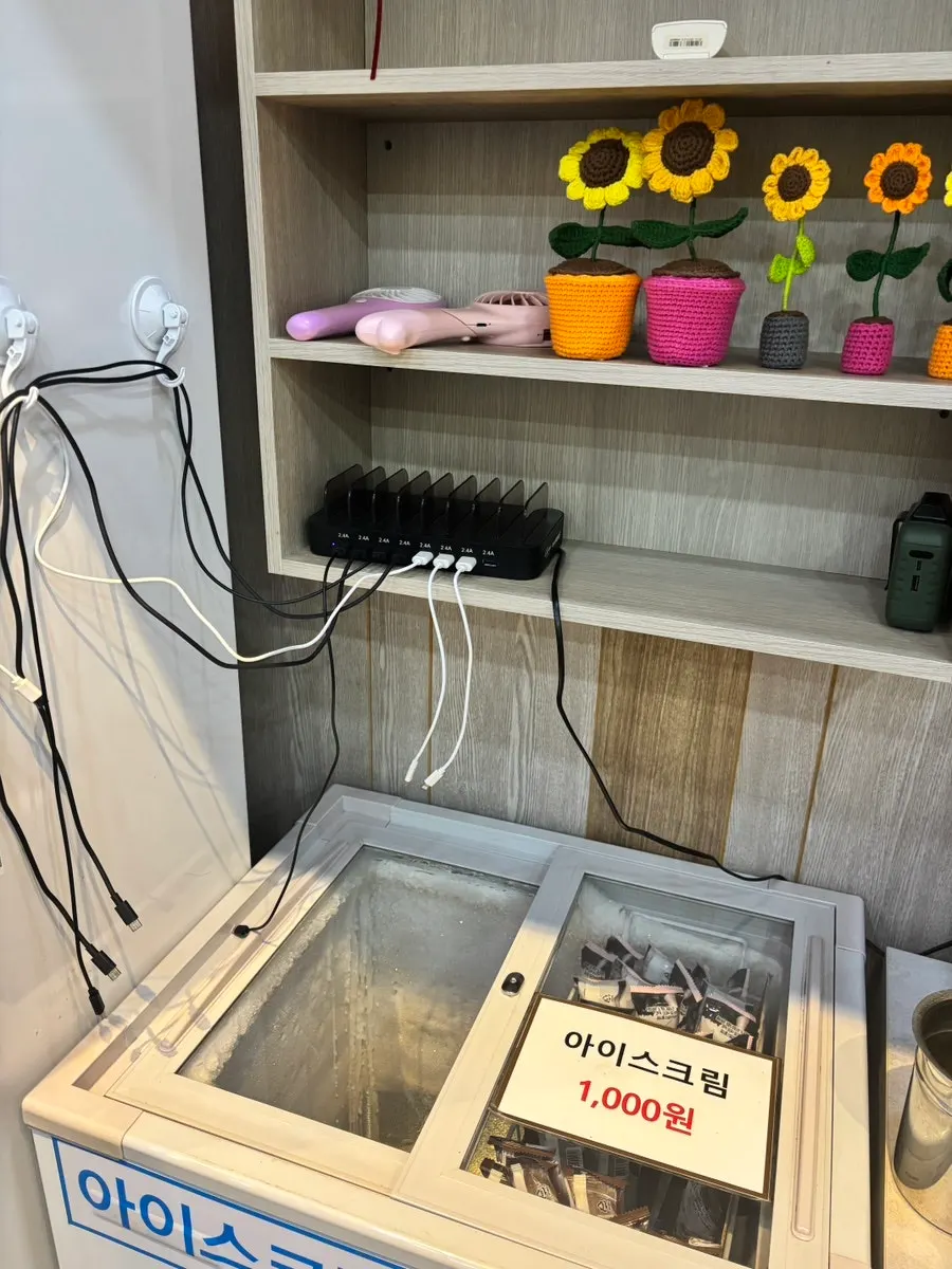 가족모임하기 좋은 매장 내부 전경