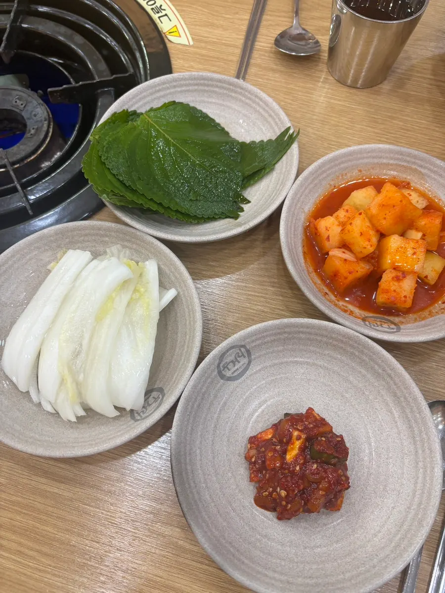 깻잎절임 깍두기 백김치 오징어젓갈 기본 반찬