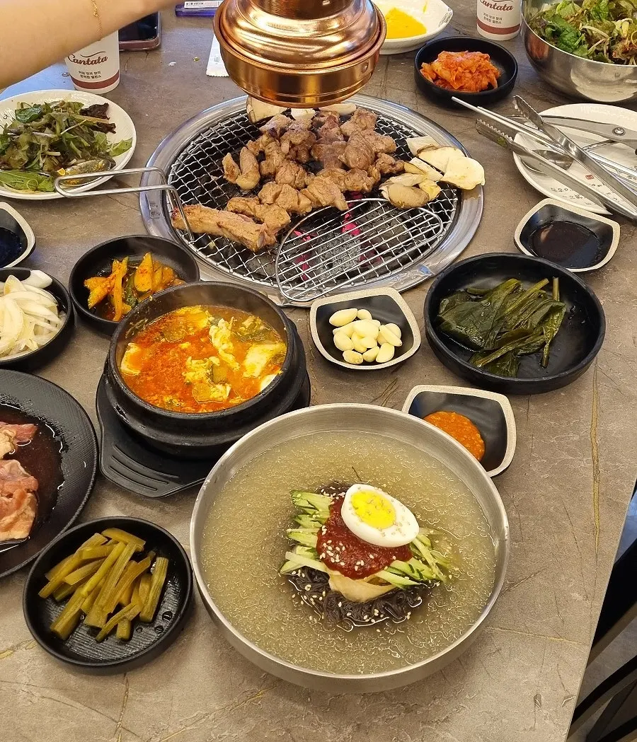 노릇하게 익은 돼지양념갈비