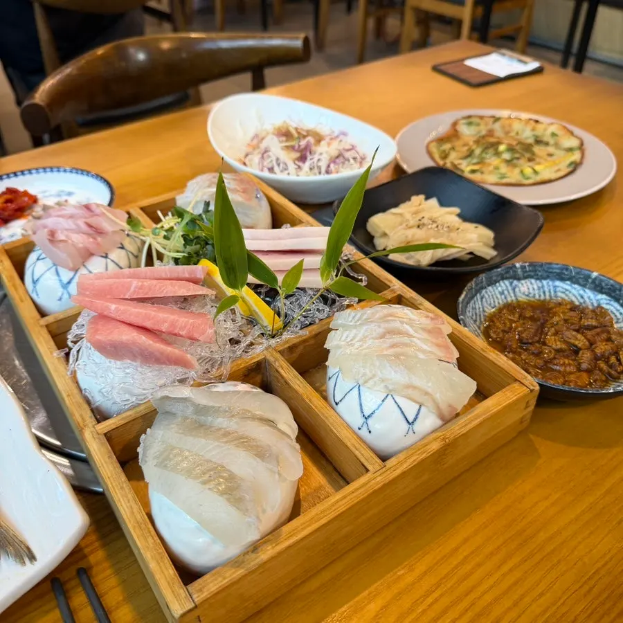 Main photo from a visit to Donghae Bada Hoetjip in Dujeong-dong, Cheonan