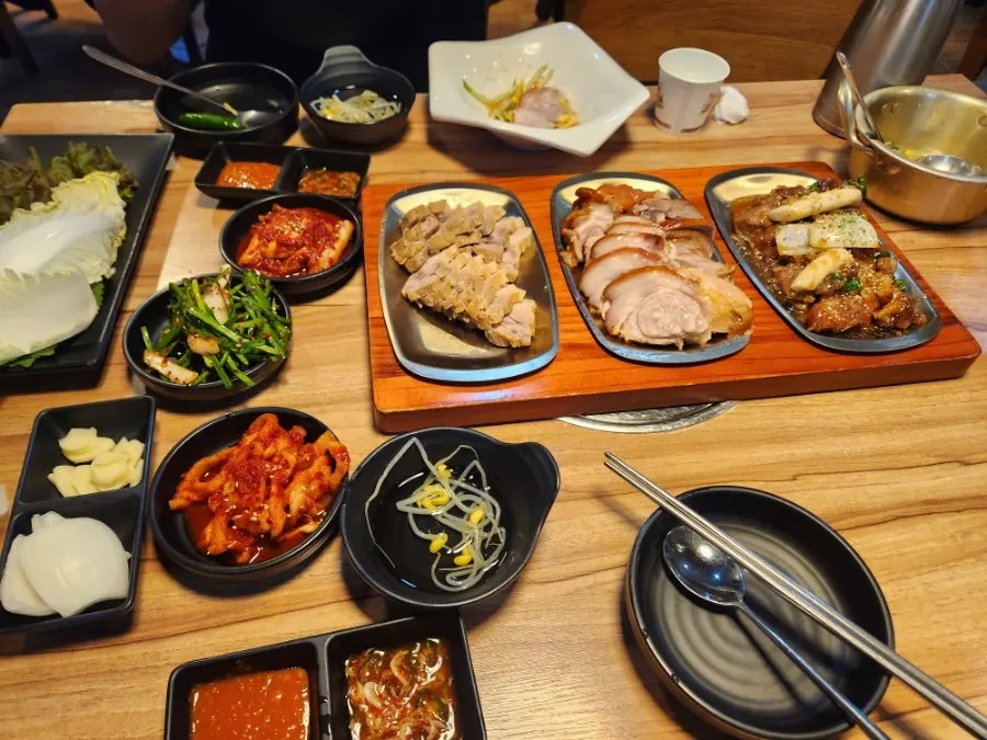 식사를 마친 더족발 신도림본점 테이블
