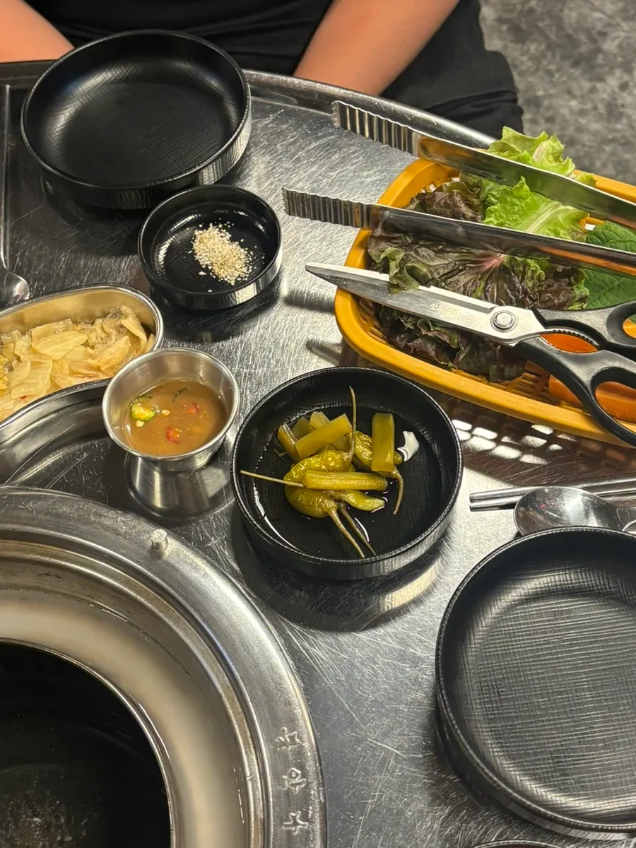 삼겹살과 막창이 적힌 메뉴 구성