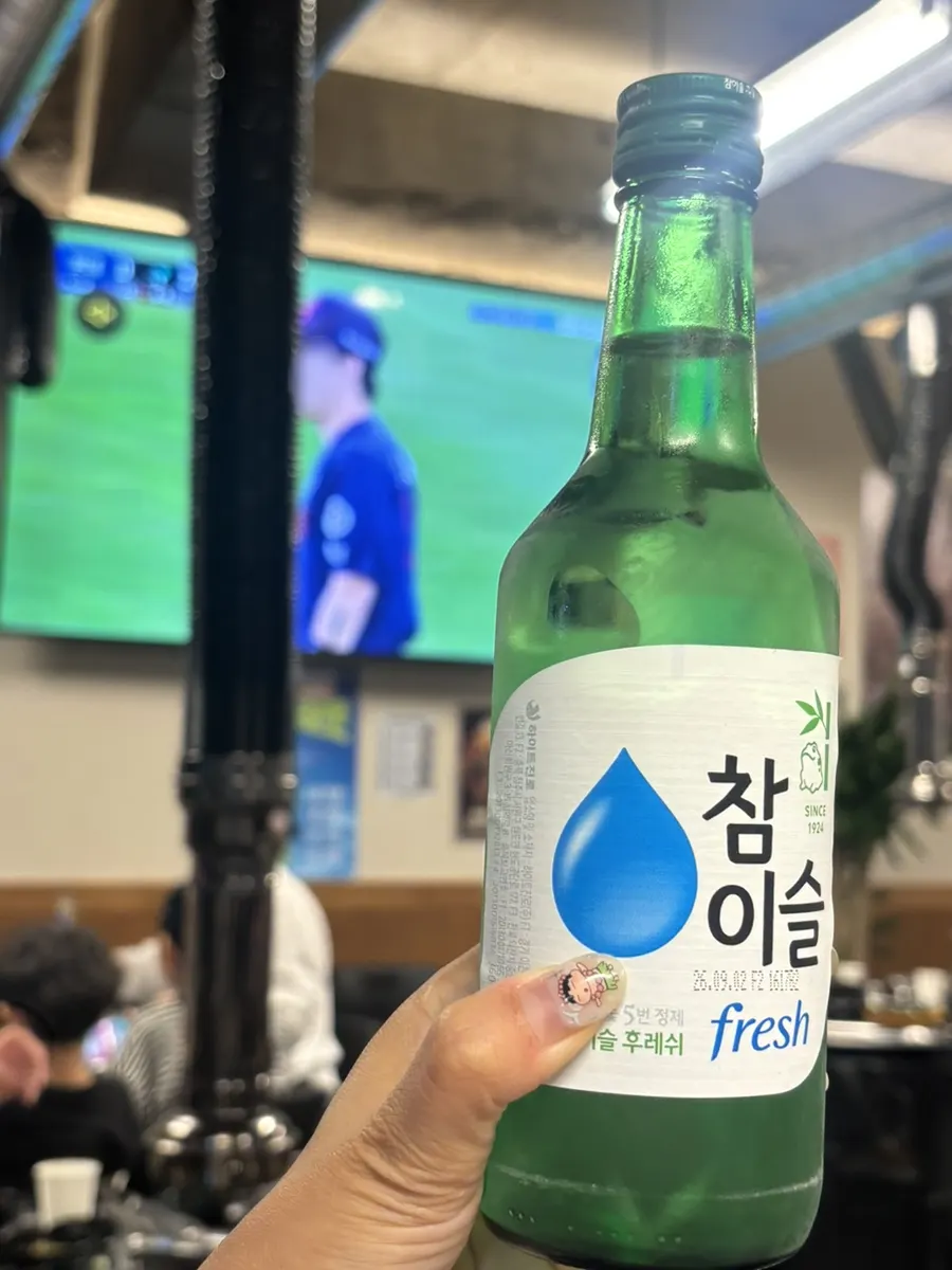 김치전이 포함된 뚝방 밑반찬 상차림