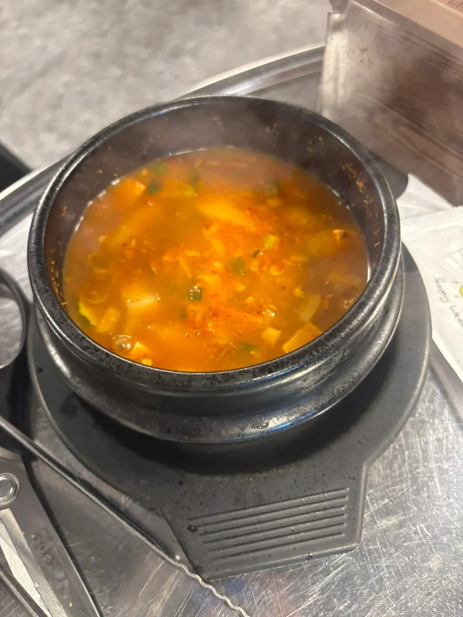 짜장 소스와 계란이 어우러진 짜계밥