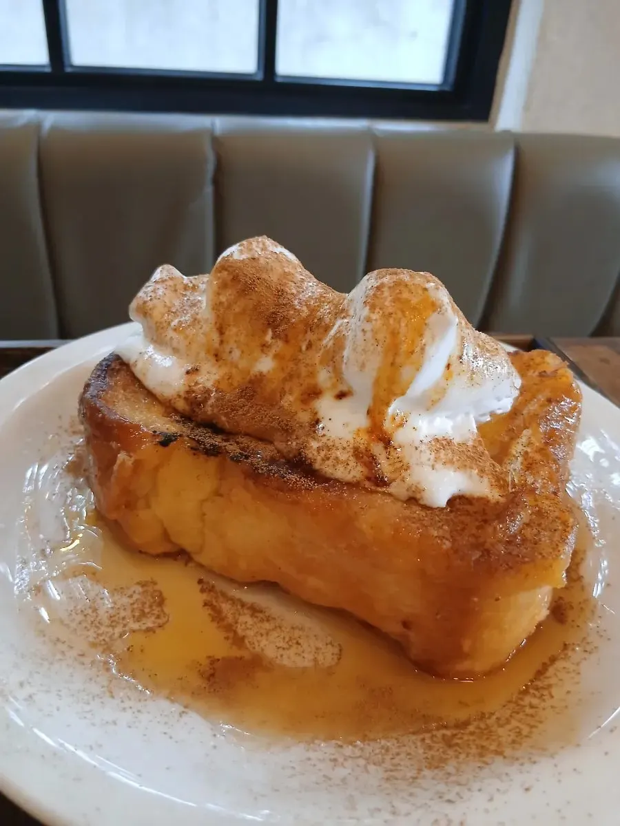 White peach tiramisu topped with fresh peach