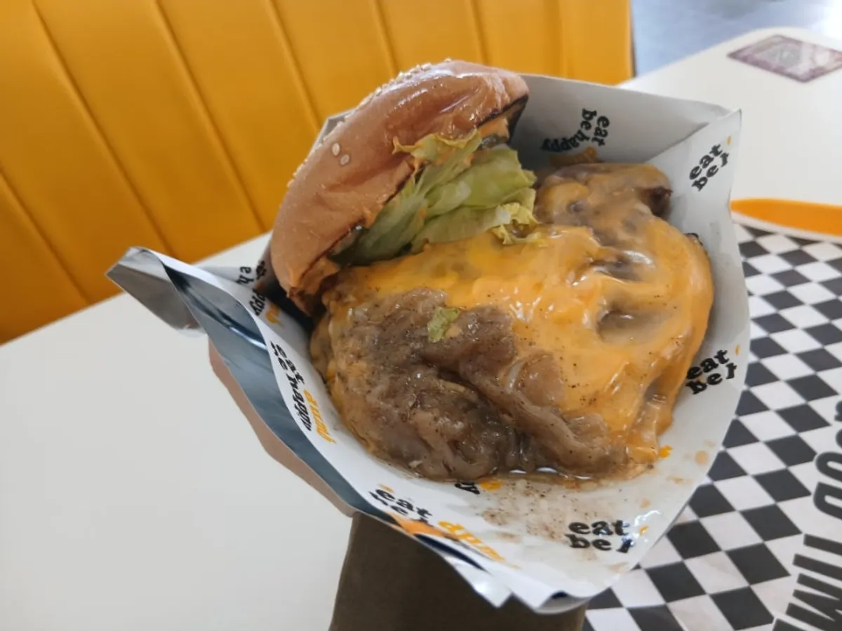 Cross-section of Deombeogeo Bonjeom's double Deom Burger showing the pepper note