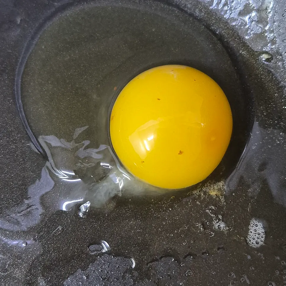 Fried egg with a nicely rounded-up yolk