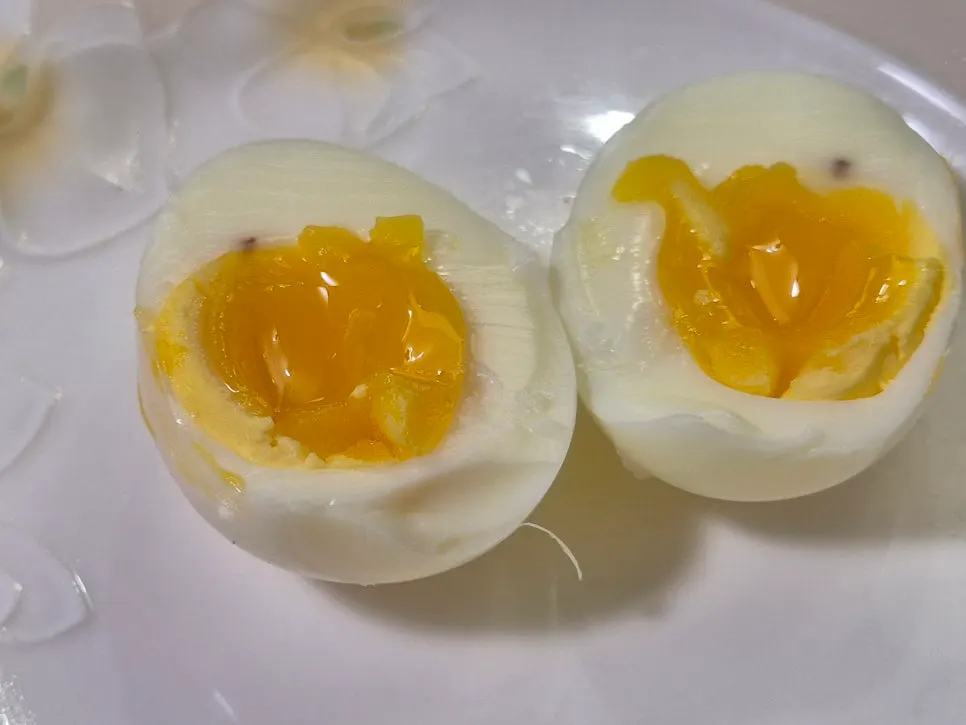 Yolk color of the soft-boiled animal-welfare fertilized egg