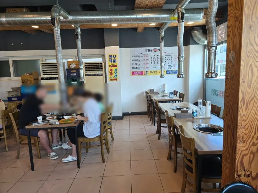 점심 전 일품참숯갈비 내부