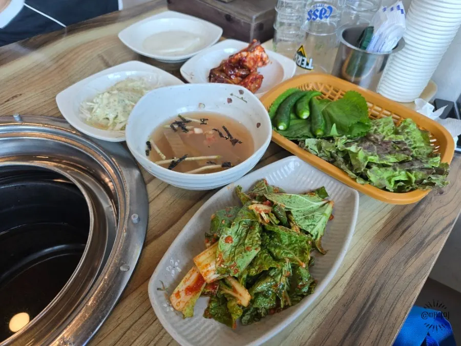 돼지갈비와 함께 나온 반찬 상차림