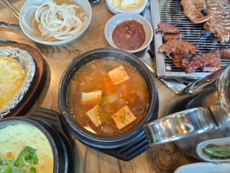 갓 지은 돌솥밥
