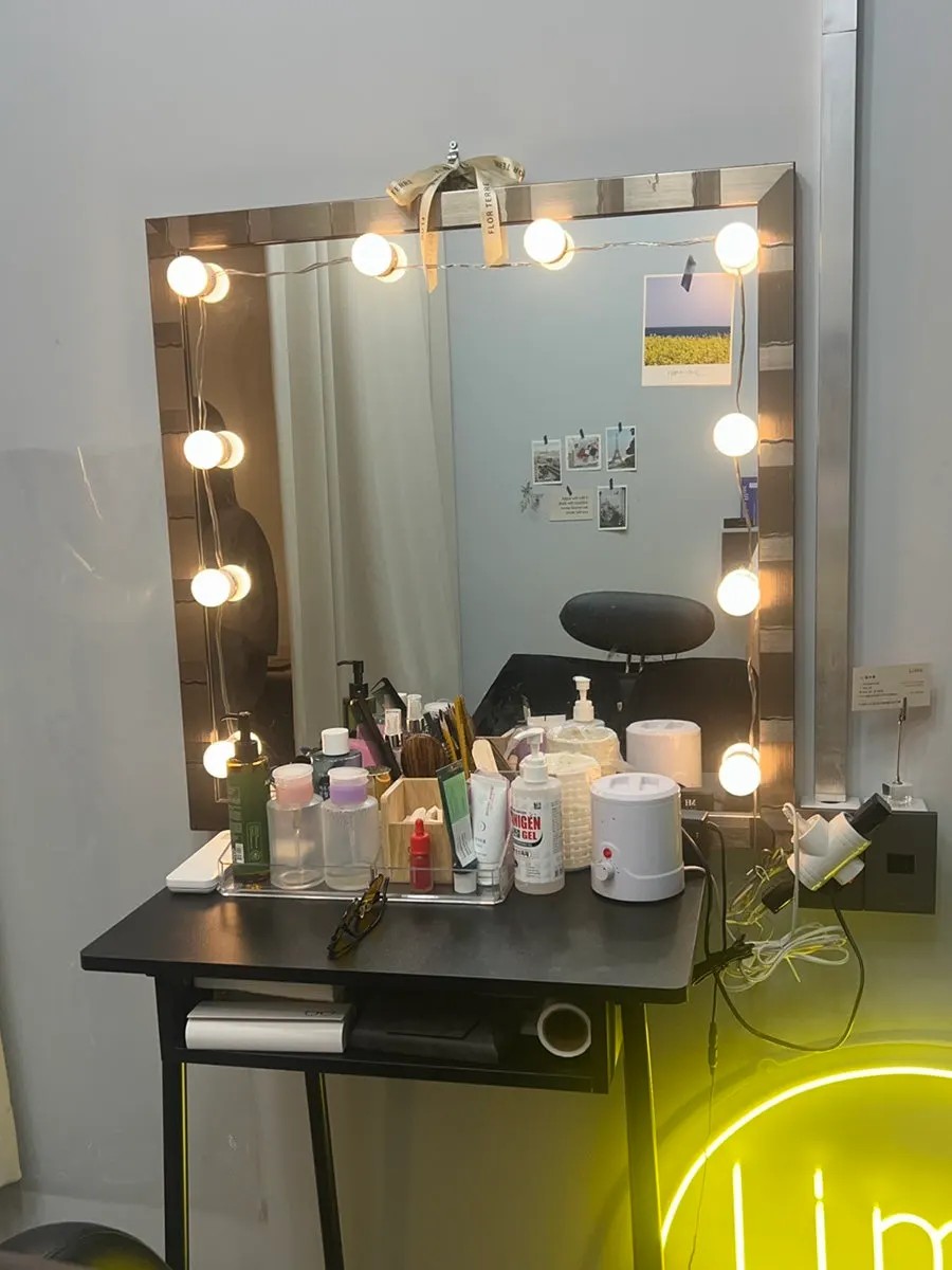 Owner credentials and powder room area