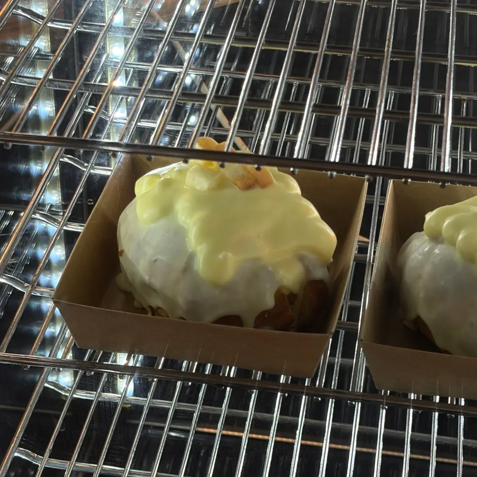 Peach Waleureu Wakppu salt bread menu