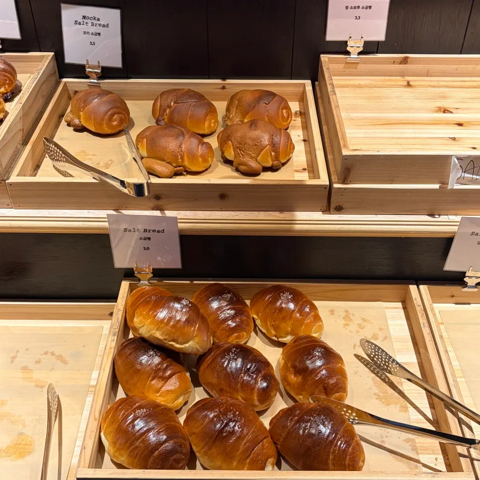 Garlic cream cheese salt bread lineup