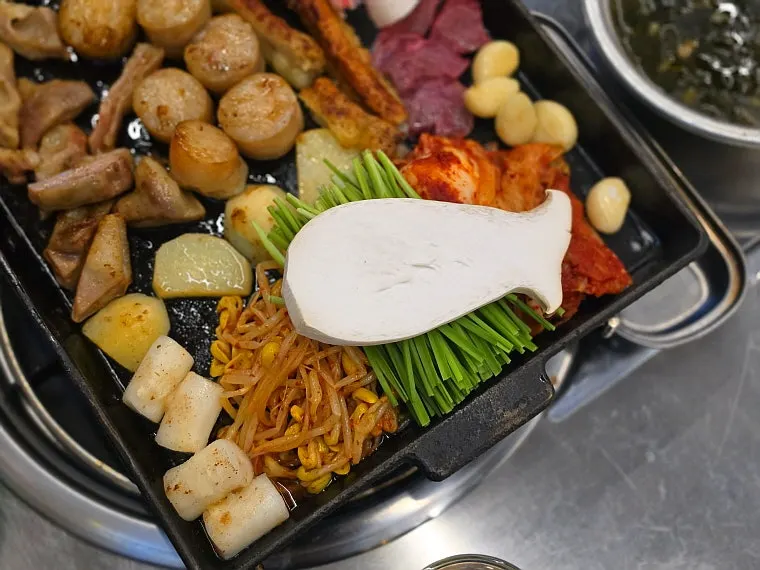 Mixed platter including beef brisket and beef heart