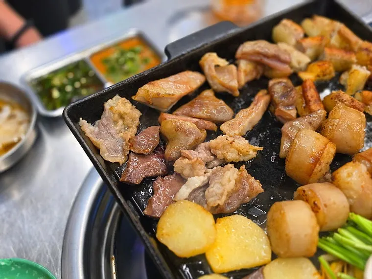 One platter of several gopchang cuts