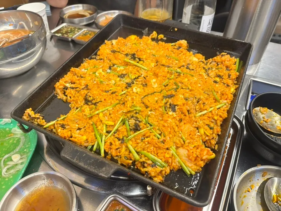 기름진 음식 뒤 곁들인 냉김치소면