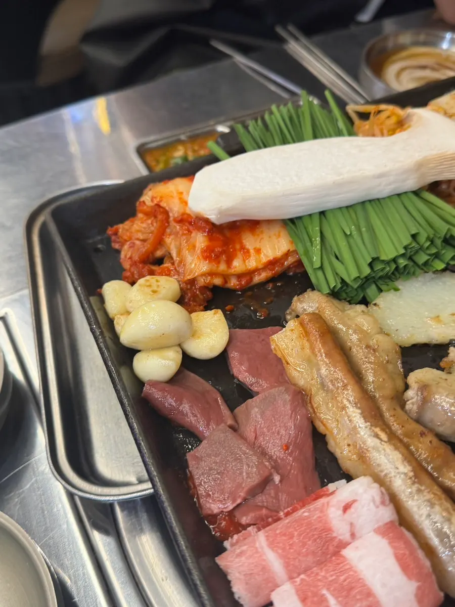 Assorted platter with gopchang and daechang