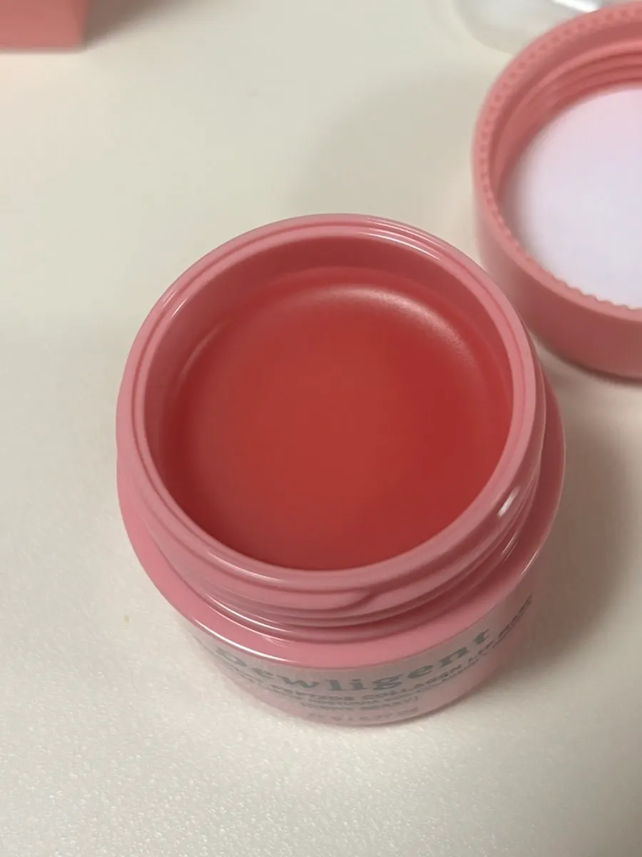Rubber lip mask brush