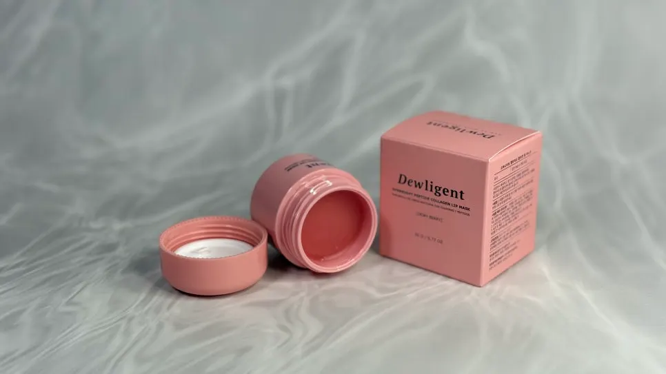 Orange-pink lip mask texture