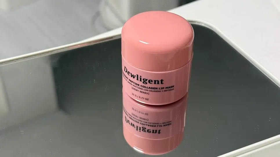 Using a lip mask before makeup