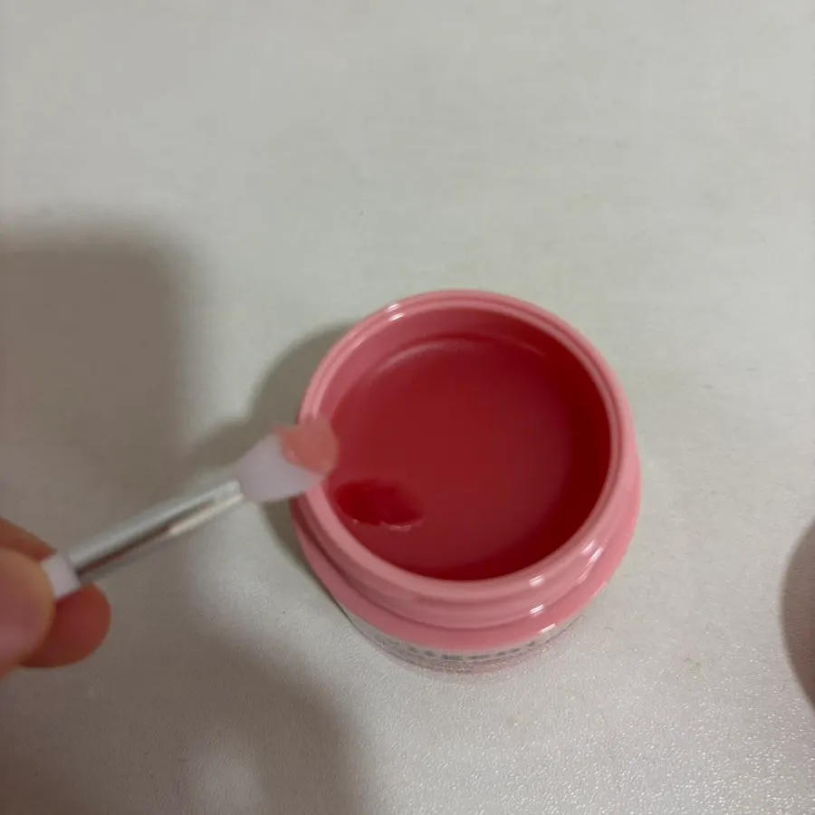 Balm texture of the lip mask