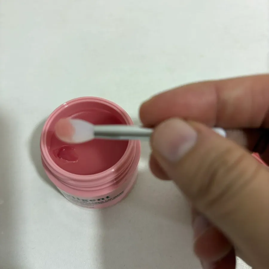 Lip mask and included spatula